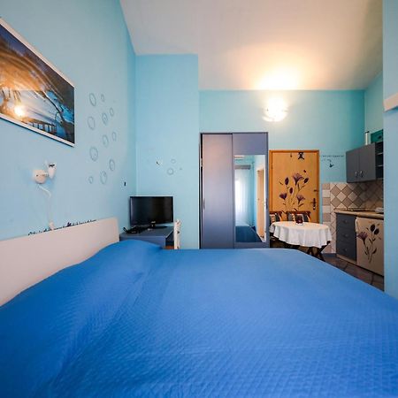 Apartments With A Parking Space Brbinj, Dugi Otok - 8160 Room photo